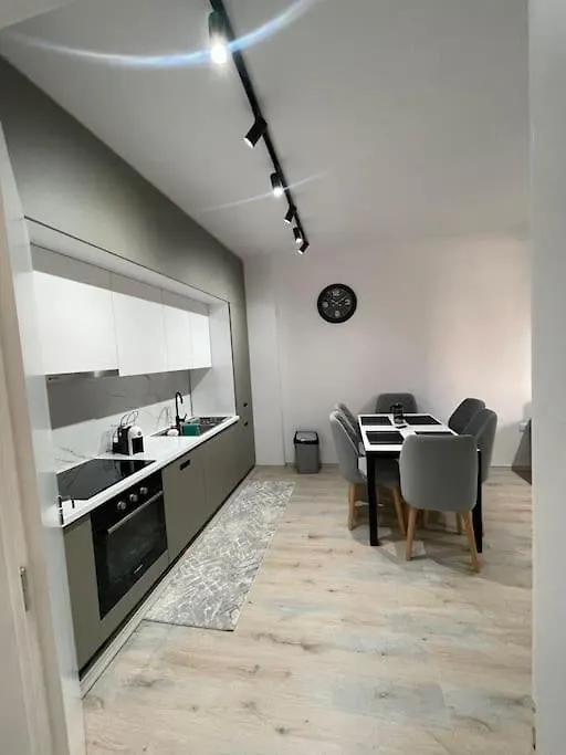 Two-Bedroom Appartment Tirana Appartamento